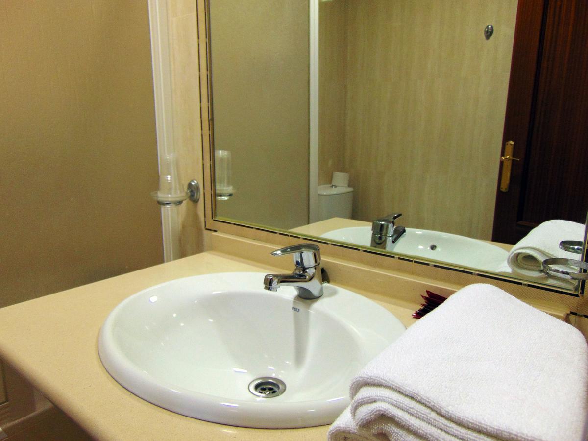 Hotel Restaurante La Rabida パロス・デ・ラ・フロンテーラ エクステリア 写真